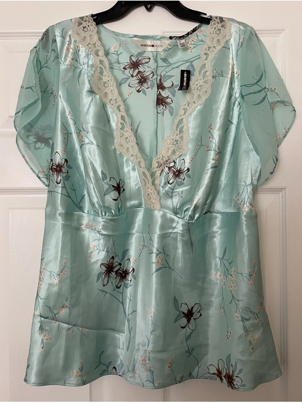NWT Women's AVENUE BODY Mint Green Floral Lounge Pajama Top Size 18/20 Satin